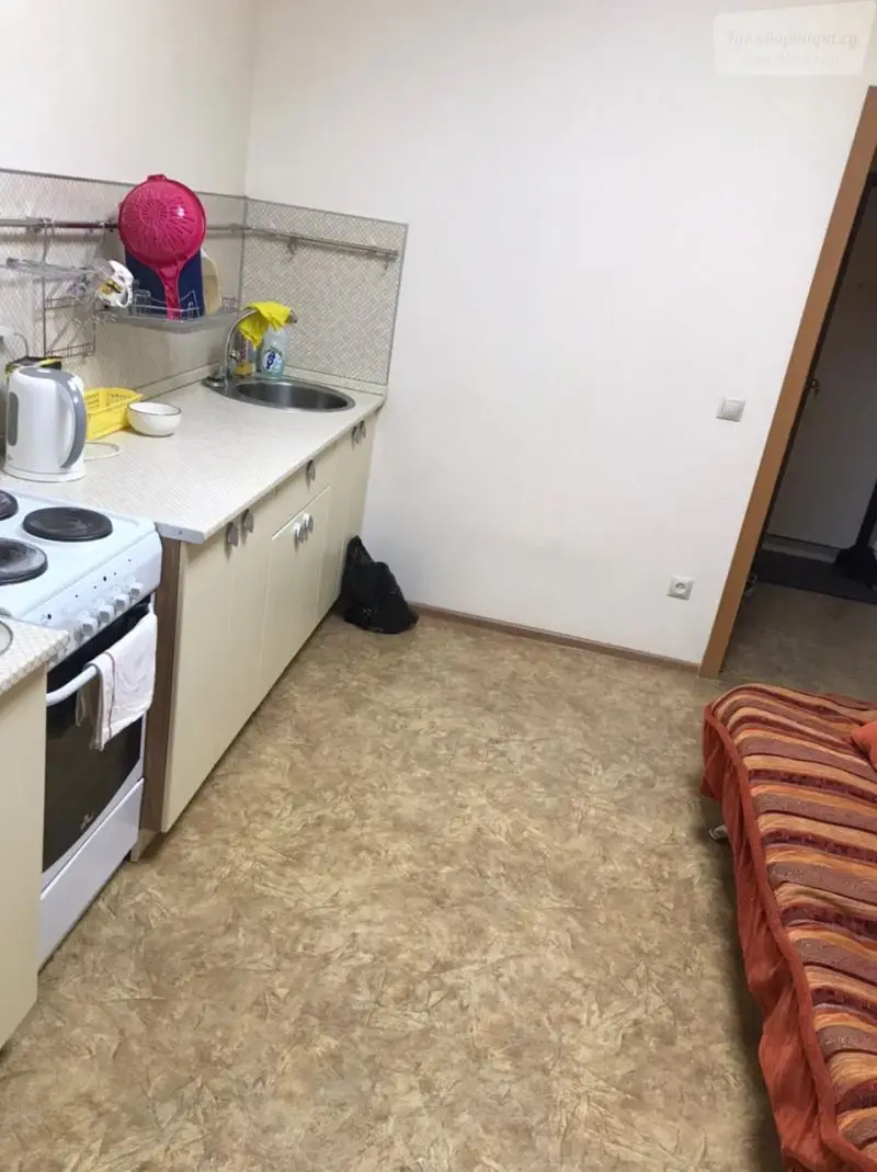 Ленинградская улица, 8